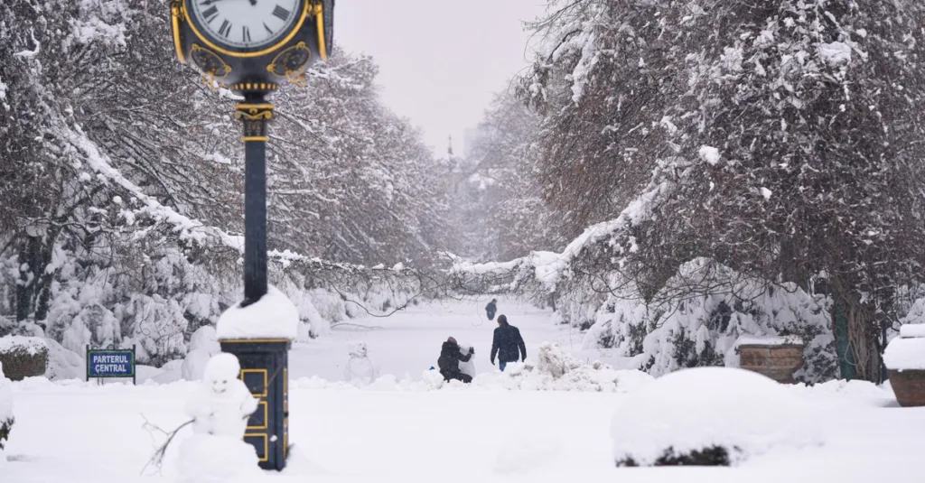 ANM: Revin ninsorile în București. Nopțile pot coborî până la -2°C, cu risc local de polei