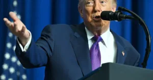 Noile taxe vamale mondiale ale lui Trump au intrat, astăzi, oficial în vigoare