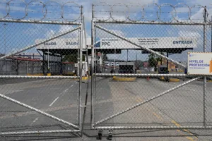 Panama preia două terminale-cheie la intrările Canalului Panama după o decizie a Curții Supreme