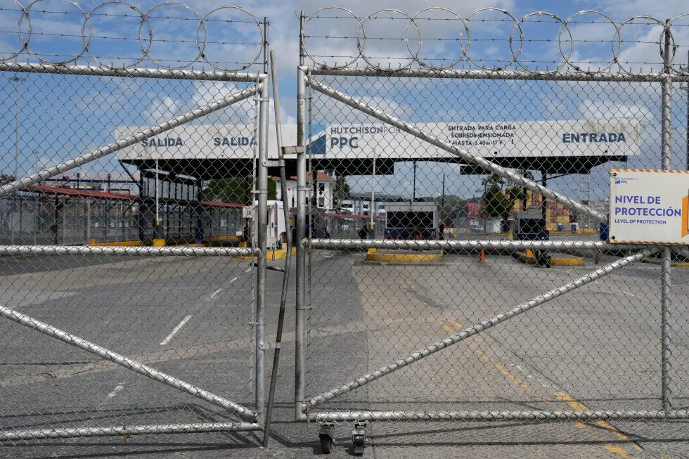 Panama preia două terminale-cheie la intrările Canalului Panama după o decizie a Curții Supreme