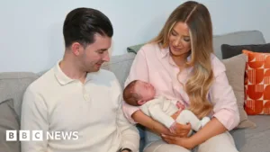 Primul copil născut în Marea Britanie după transplantul uterului de la o donatoare decedată