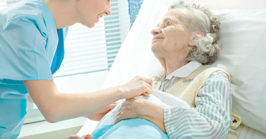 Cât câștigă un asistent medical în spitalele județene și ce opțiuni au pentru a-și crește venitul