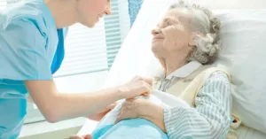 Cât câștigă un asistent medical în spitalele județene și ce opțiuni au pentru a-și crește venitul