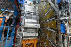 CERN testează transportul antimateriei: un experiment fragil pe şosea între Geneva şi laborator