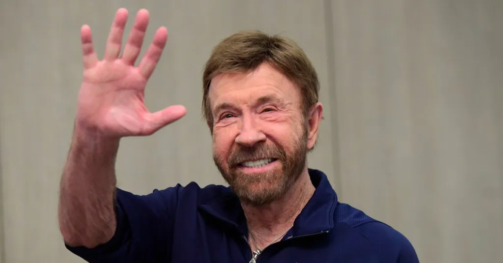 Chuck Norris, transportat de urgență la spital în Hawaii după un episod medical în timpul antrenamentului