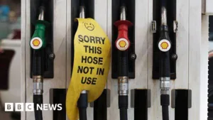 Cozi la benzinării și creșteri de prețuri: prim-ministrul australian asigură populația asupra stocurilor de carburanți