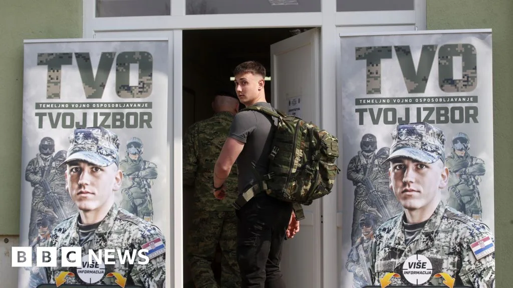 Croaţia reintroduce serviciul militar obligatoriu: sute de adolescenţi s-au prezentat la unităţi