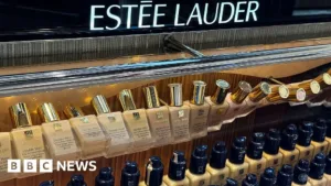 Estée Lauder discută o potențială fuziune cu Puig, proprietarul parfumurilor Jean Paul Gaultier și Rabanne
