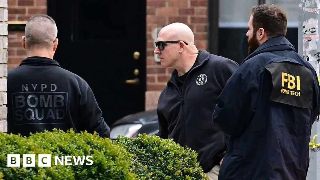 FBI deschide anchetă pentru terorism după ce două dispozitive explozive au fost aprinse în apropierea reședinței primarului din New York