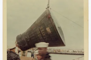 Fotografii inedite arată revenirea lui Neil Armstrong după urgența misiunii Gemini 8