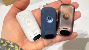 Motorola prezintă Project Maxwell: pandantiv AI purtabil demonstrat la MWC 2026