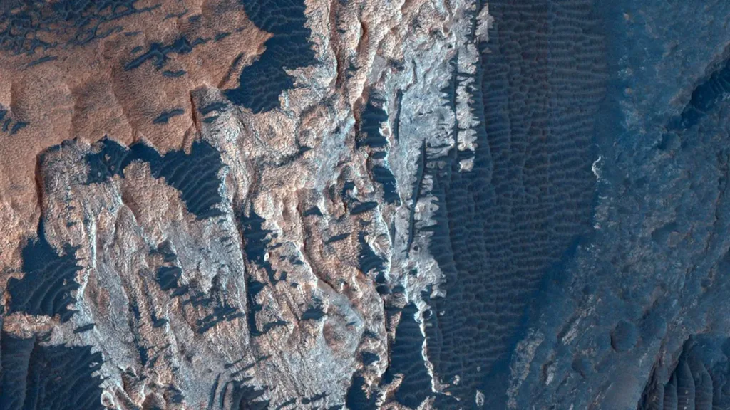 O minerală posibil nouă pe Marte: identificarea unui sulfat neobişnuit de fier