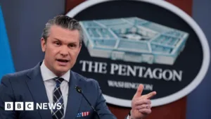 Un judecător federal blochează restricțiile Pentagonului asupra accesului reporterilor, motivând încălcarea Primului Amendament