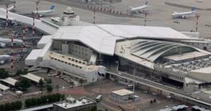 Atac cu drone asupra Aeroportului Internațional din Kuwait provoacă un incendiu major la un depozit de combustibil