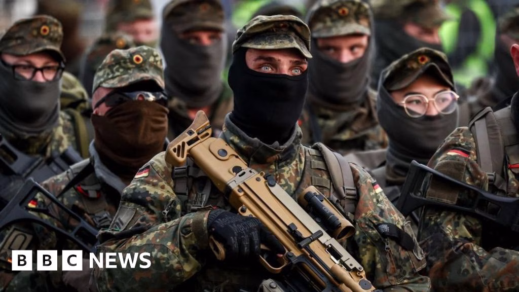 Bărbaţii germani sub 45 de ani trebuie să ceară aprobare pentru şederi îndelungate în străinătate, în urma modificării legii serviciului militar