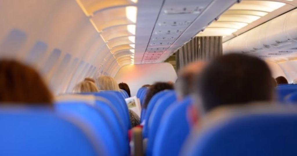 Biletele de avion se scumpesc: companiile care au anunțat majorări şi ce înseamnă pentru călători