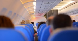 Biletele de avion se scumpesc: companiile care au anunțat majorări şi ce înseamnă pentru călători