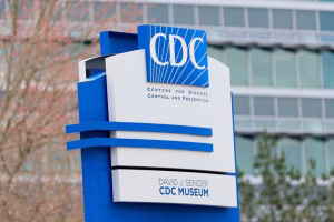 CDC suspendă temporar zeci de teste de laborator; motive neclare și tăieri de personal în centrul preocupărilor