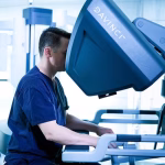 Chirurgia robotică în România: cum transformă MedLife sala de operație și accesul la intervenții complexe
