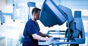 Chirurgia robotică în România: cum transformă MedLife sala de operație și accesul la intervenții complexe