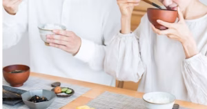 Hara hachi bu: regula japoneză a „80% sătul” care promite controlul natural al greutății