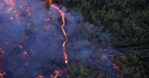 Imagini din satelit ale ESA arată lava Piton de la Fournaise curgând spre ocean