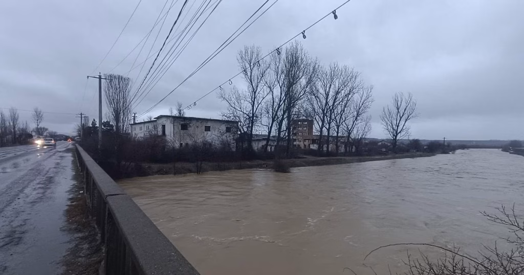 INHGA emite Cod portocaliu și Cod galben de inundații pentru mai multe județe din estul și sudul României