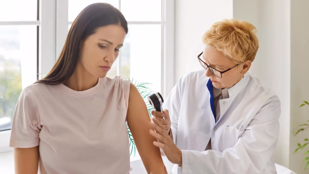 Inteligența artificială identifică persoane cu risc ridicat de melanom înainte de apariția simptomelor