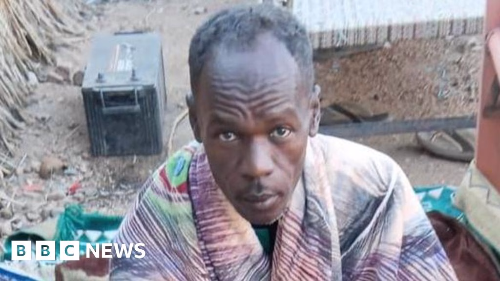 Mesaje dintr-un oraș asediat: jurnalistul care a reînviat după trei ani de tăcere în timpul războiului din Sudan