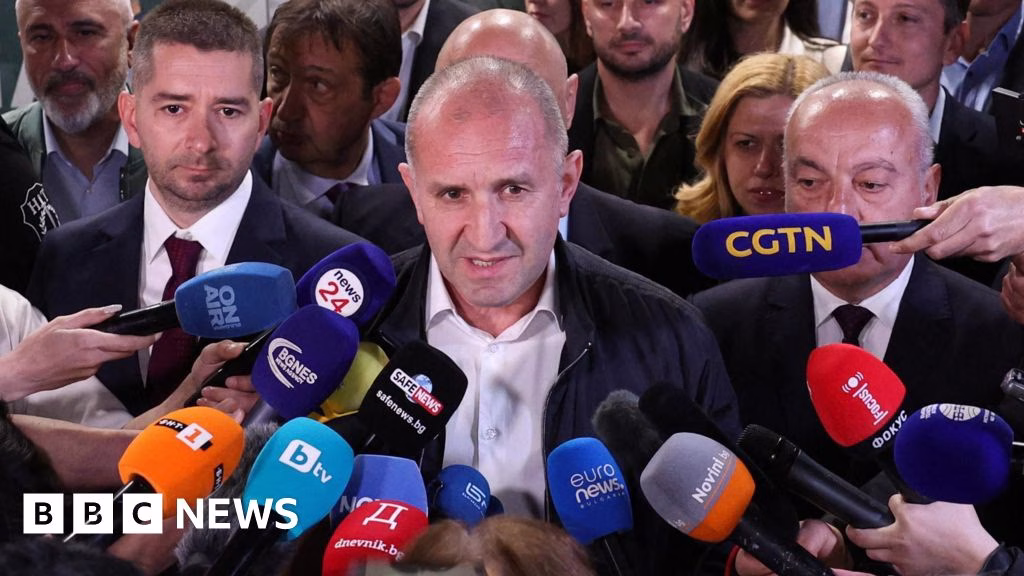 Mișcarea lui Rumen Radev obține majoritate clară în parlamentul Bulgariei după alegeri